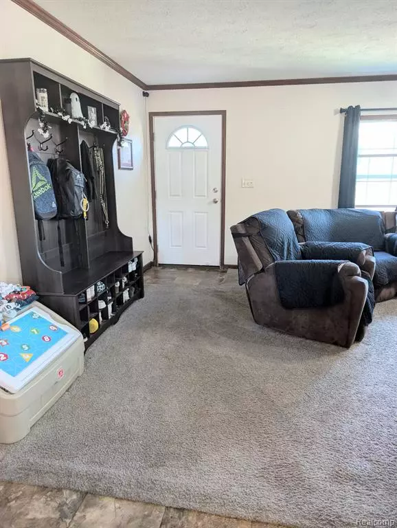 Fenton, MI 48430,6272 Chadwick