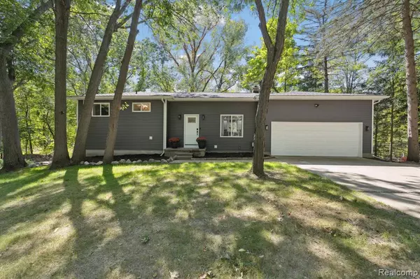 Fenton, MI 48430 2478,11246 White Lake Road