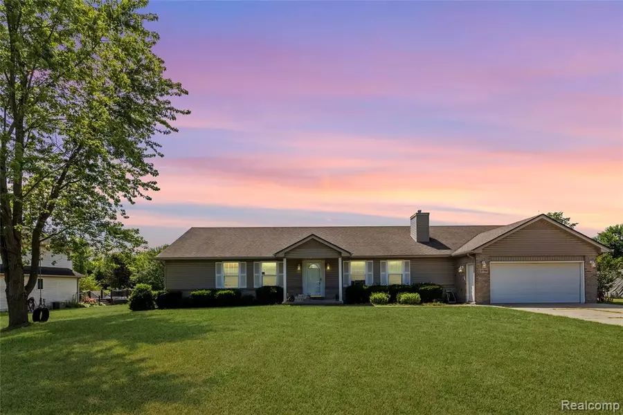 27750 Bell Road, New Boston, MI 48164 8607