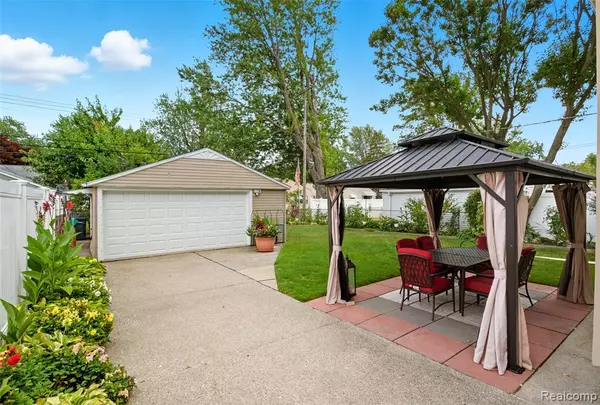 Berkley, MI 48072 3107,4176 Cummings Avenue