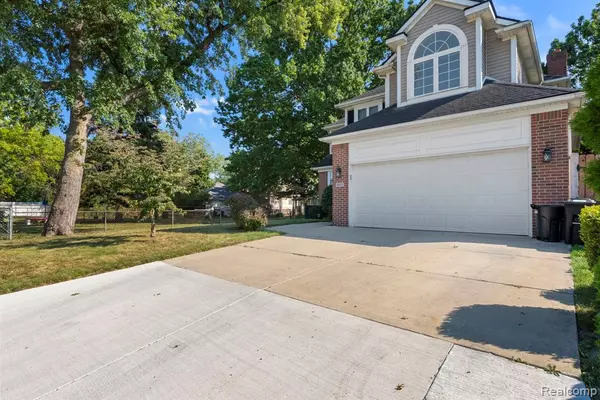Wyandotte, MI 48192 2427,301 Riverside Drive