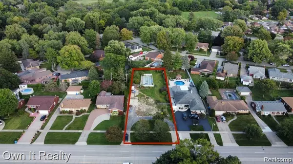 17517 W OUTER Drive, Dearborn Heights, MI 48127 2570