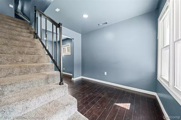 Detroit, MI 48227 1189,12122 Mettetal Street