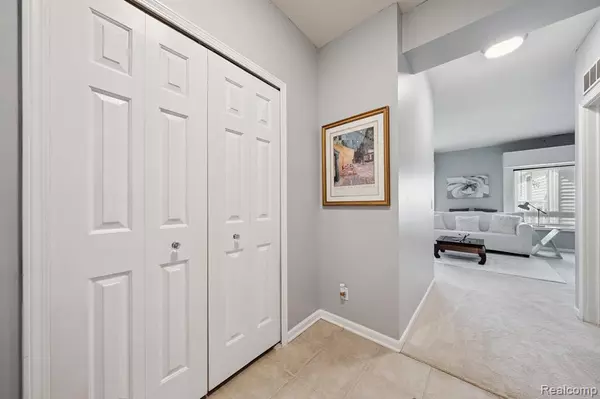 Belleville, MI 48111 2643,241 Main Street