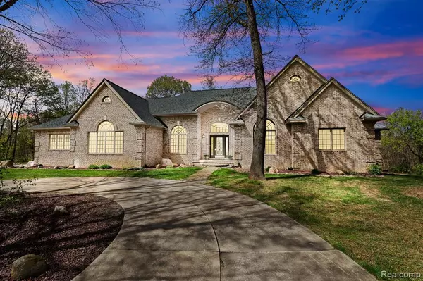 9997 APPLEGATE Lane, Brighton, MI 48114 9696