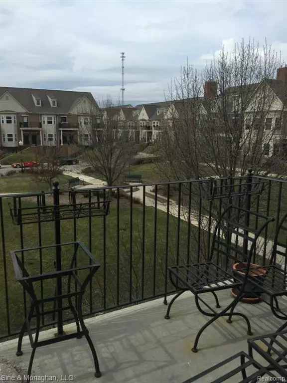 Novi, MI 48375 1860,25588 PORTICO Lane