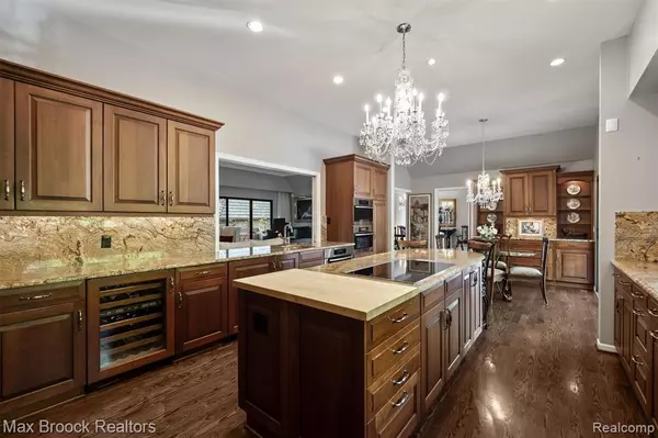 Bloomfield Hills, MI 48304 2244,969 Bloomfield Woods