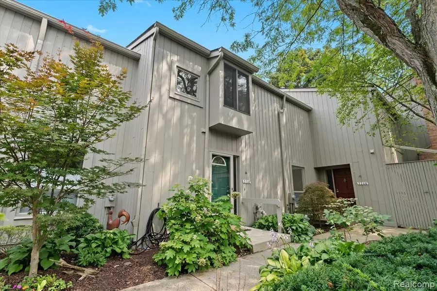 2208 Applewood Court, Ann Arbor, MI 48103 2304