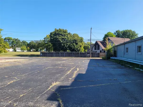 Pontiac, MI 48340 1166,228 W Walton Boulevard