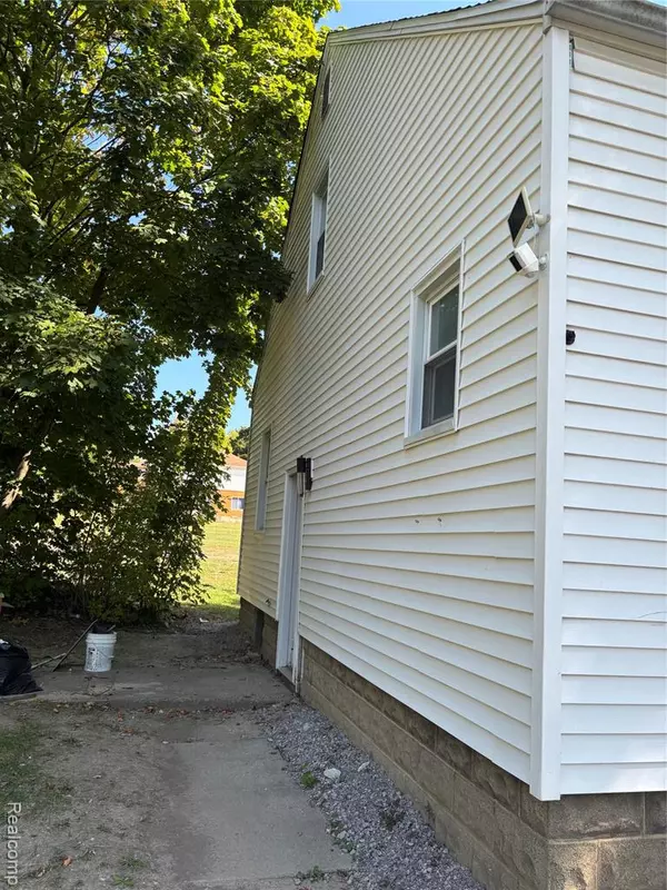 Flint, MI 48504 2323,2051 Lavelle Road