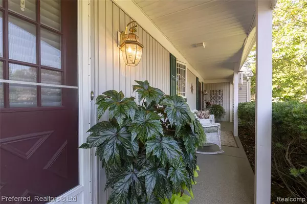 Plymouth, MI 48170 3342,9350 Colony Farm Court