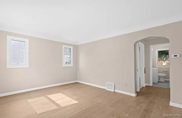 Harper Woods, MI 48225 2235,20253 Elkhart Street