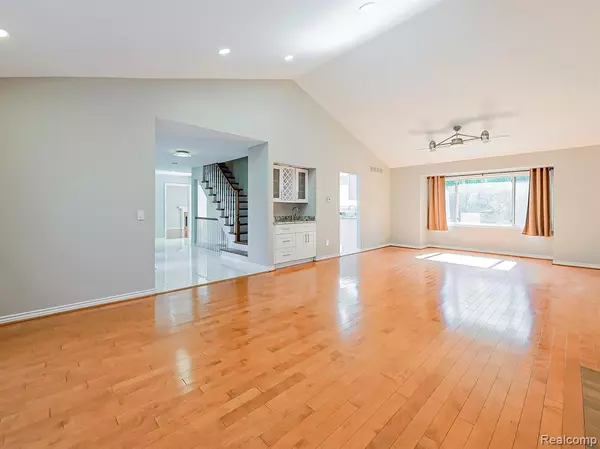 Farmington Hills, MI 48334 2912,28597 Bristol Court