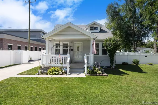 Redford, MI 48240 1738,18435 Glenmore