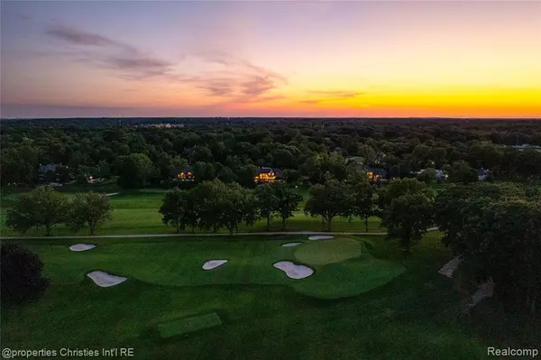 Bloomfield Hills, MI 48304 2125,3715 Lahser Road