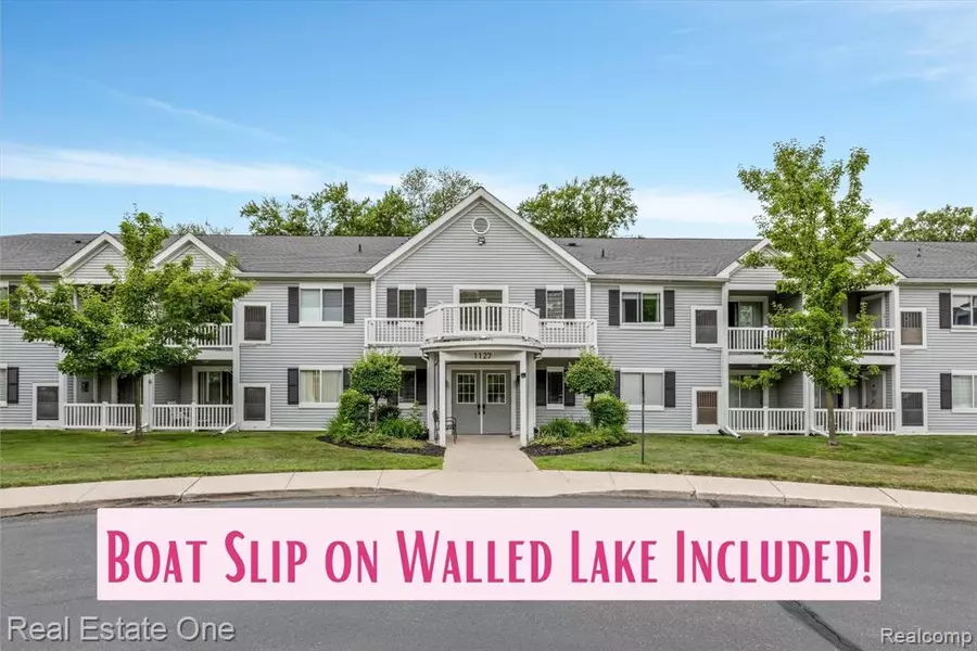 1127 S Lake Drive, Novi, MI 48377 1816