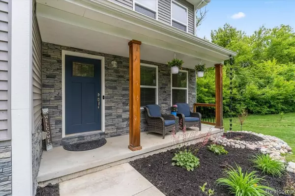 Wolverine Lake, MI 48390 2116,2230 Briar Ridge