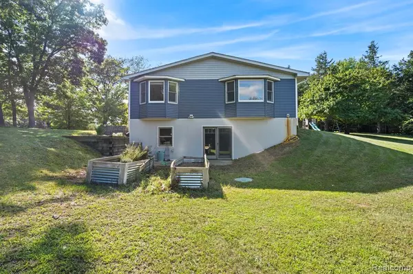 Brighton, MI 48116 8825,7447 Ore Lake Road