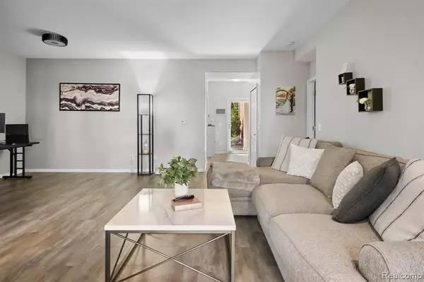 Shelby Twp, MI 48316 5611,1985 Monarch Drive