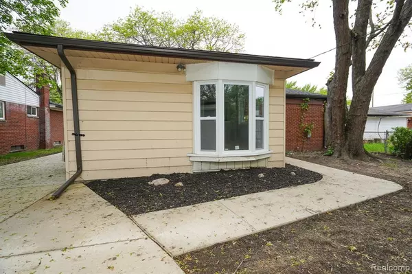Roseville, MI 48066 4043,30644 HAYES Road
