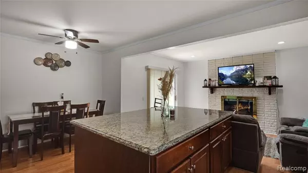 Sterling Heights, MI 48313 5060,39349 Farmhill Drive