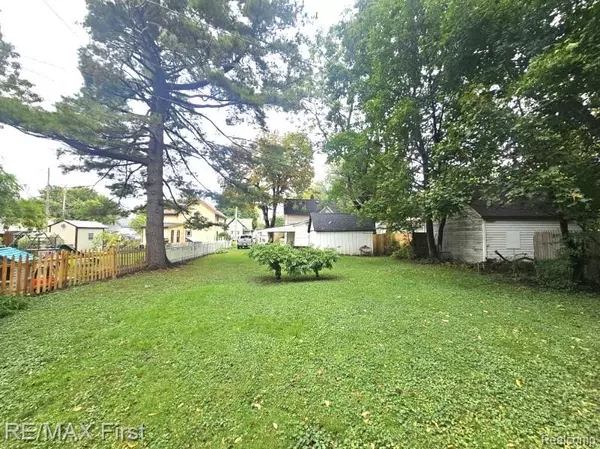 Mount Clemens, MI 48043 1730,217 Jones Street