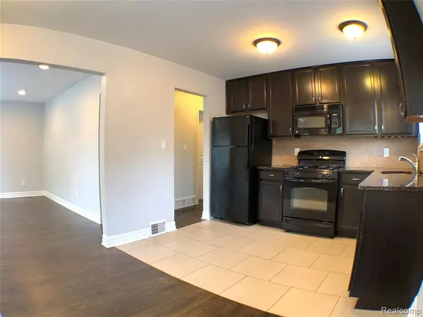 Madison Heights, MI 48071 3945,353 W HUDSON Avenue