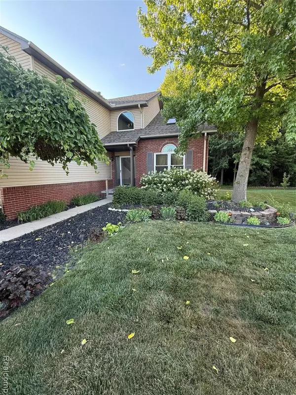 Belleville, MI 48111 5320,44994 Sondra Drive