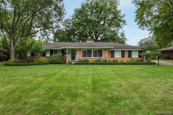 Beverly Hills, MI 48025 4051,31698 Southview Street