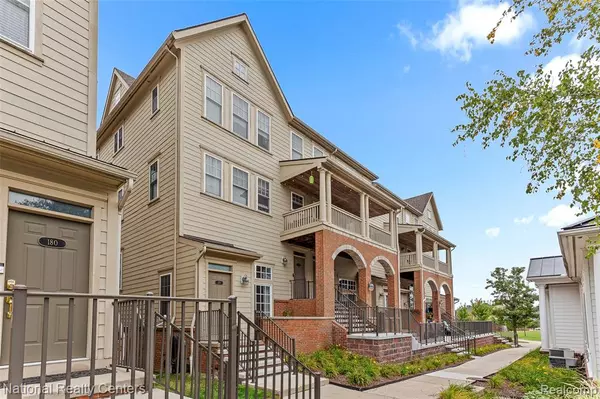 Auburn Hills, MI 48326 3059,178 AMYS Walk Street