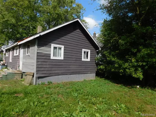 Flint, MI 48503 2608,913 Davis Street