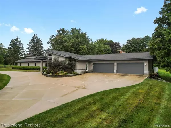 Troy, MI 48098 4115,4820 Valley Vista Lane
