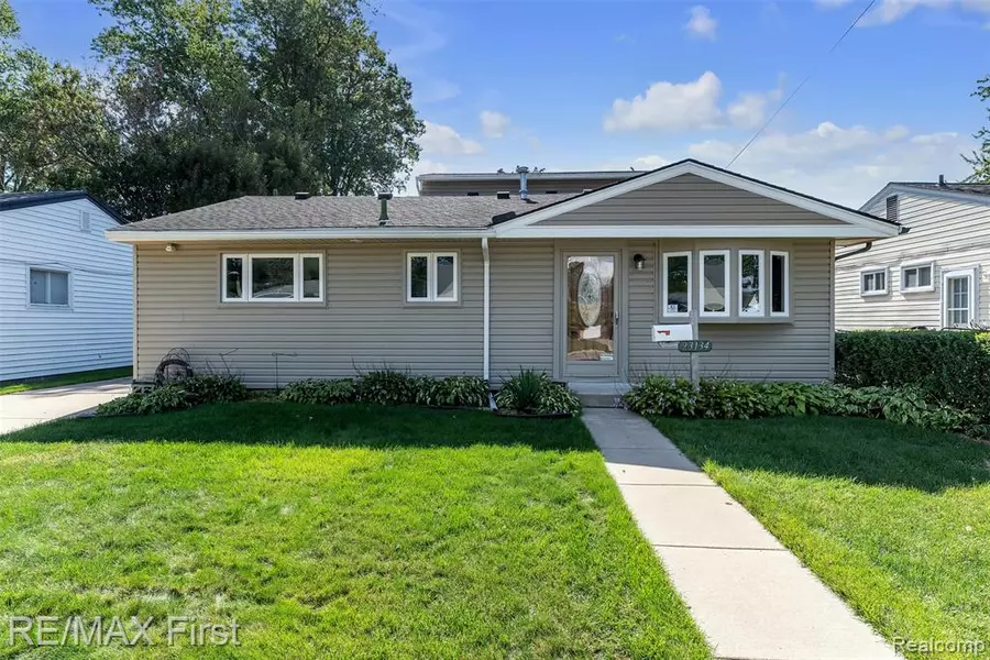 23134 Detour Street, Saint Clair Shores, MI 48082 2027