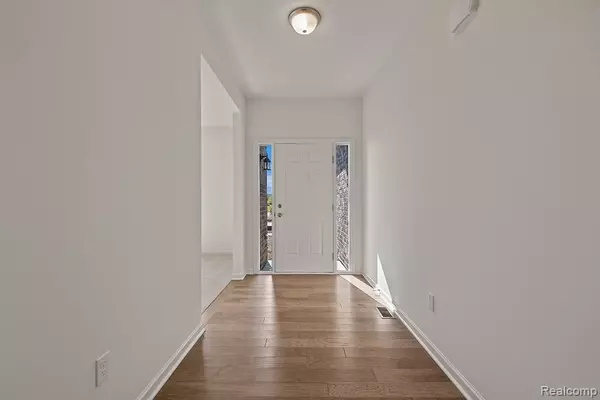 Fenton, MI 48451,4467 Edison Boulevard