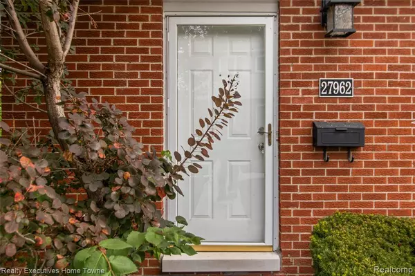 27962 Eastwick square, Roseville, MI 48066