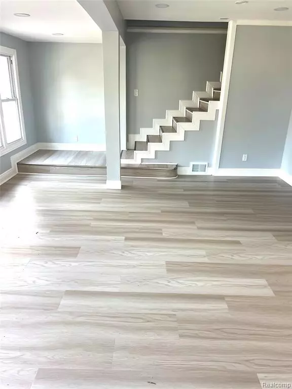 Warren, MI 48091 3037,7527 Studebaker Avenue