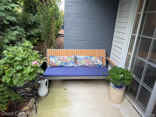 Birmingham, MI 48009 1734,662 Purdy Street