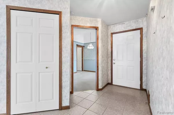 Wyandotte, MI 48192 3216,1048 Biddle Avenue