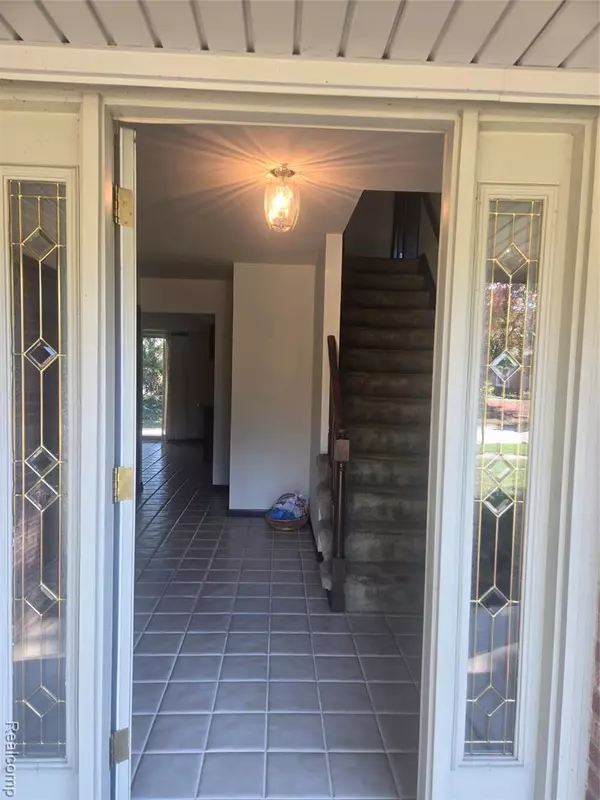 Troy, MI 48084 1405,3874 Burkoff Drive