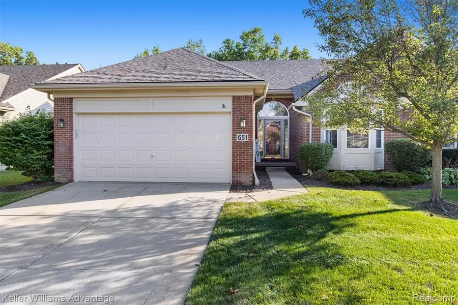 651 Woodhaven Drive, Commerce Twp, MI 48390 3298