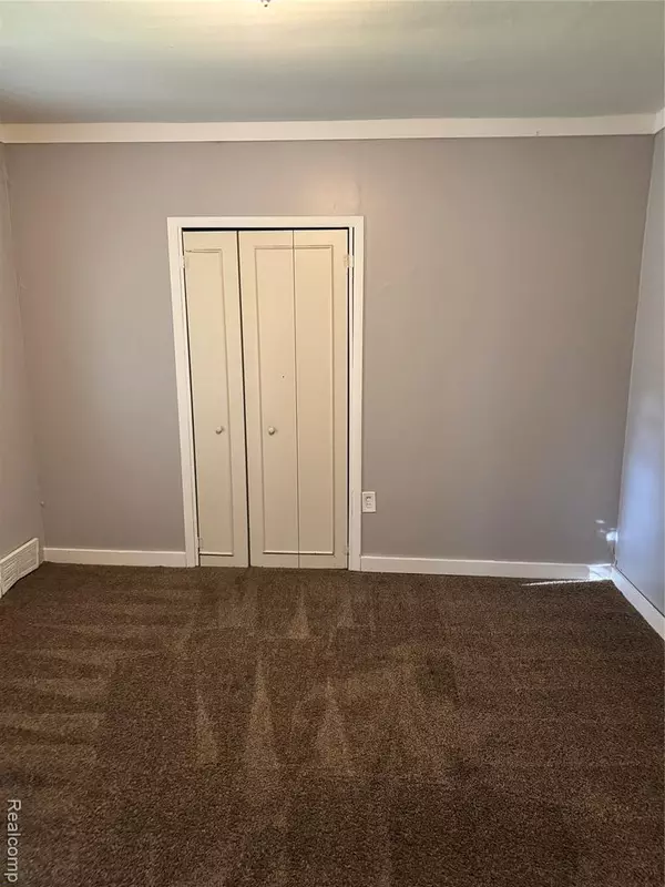 Eastpointe, MI 48021 3336,24235 Shakespeare Avenue