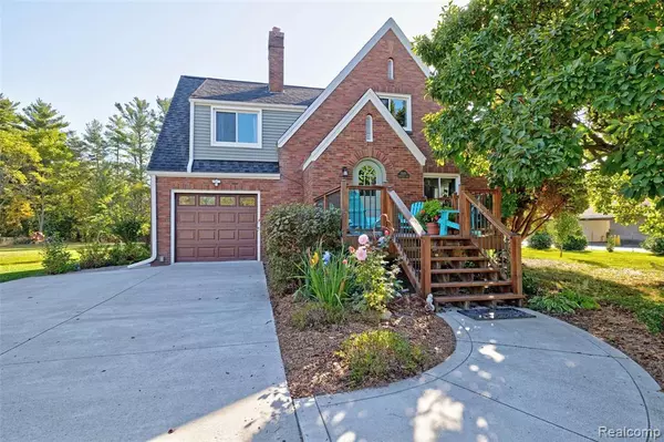 15105 Holly Road, Holly, MI 48442