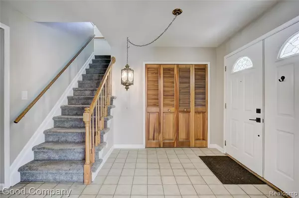 Harrison Twp, MI 48045 2614,38576 Foxcroft Street