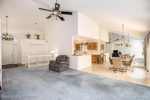 Sterling Heights, MI 48314 1233,4378 Gardenia Drive