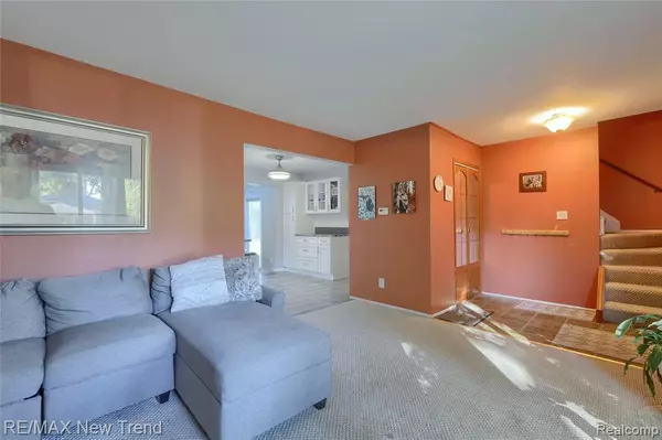 Clawson, MI 48017 1326,851 N Webik Avenue