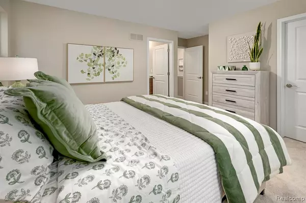 South Lyon, MI 48165 4500,56065 S Madison Lane