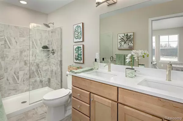 South Lyon, MI 48165 4500,56065 S Madison Lane