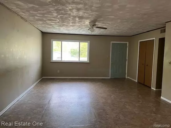Walled Lake, MI 48390 2512,1128 Annjo Street