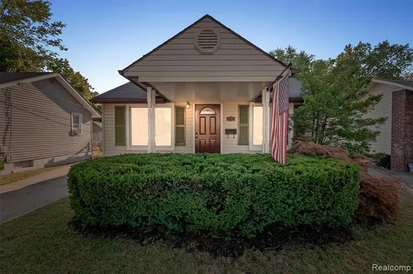 Royal Oak, MI 48067 2292,400 Josephine Avenue