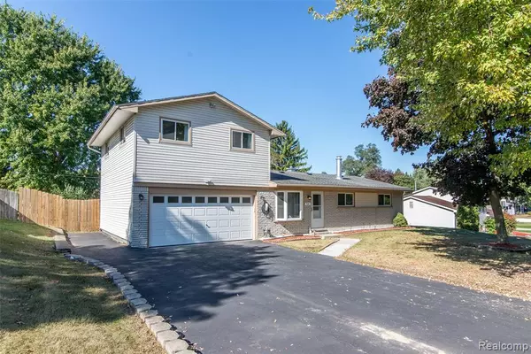 Oxford, MI 48371 6006,1404 Cardigan Drive